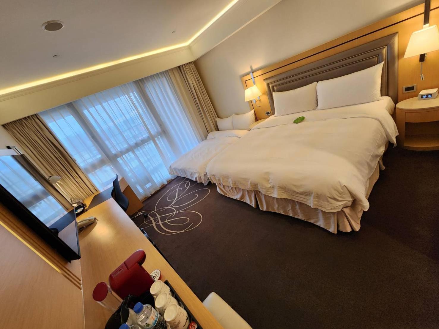 K Hotel Taipei Songjiang Bagian luar foto