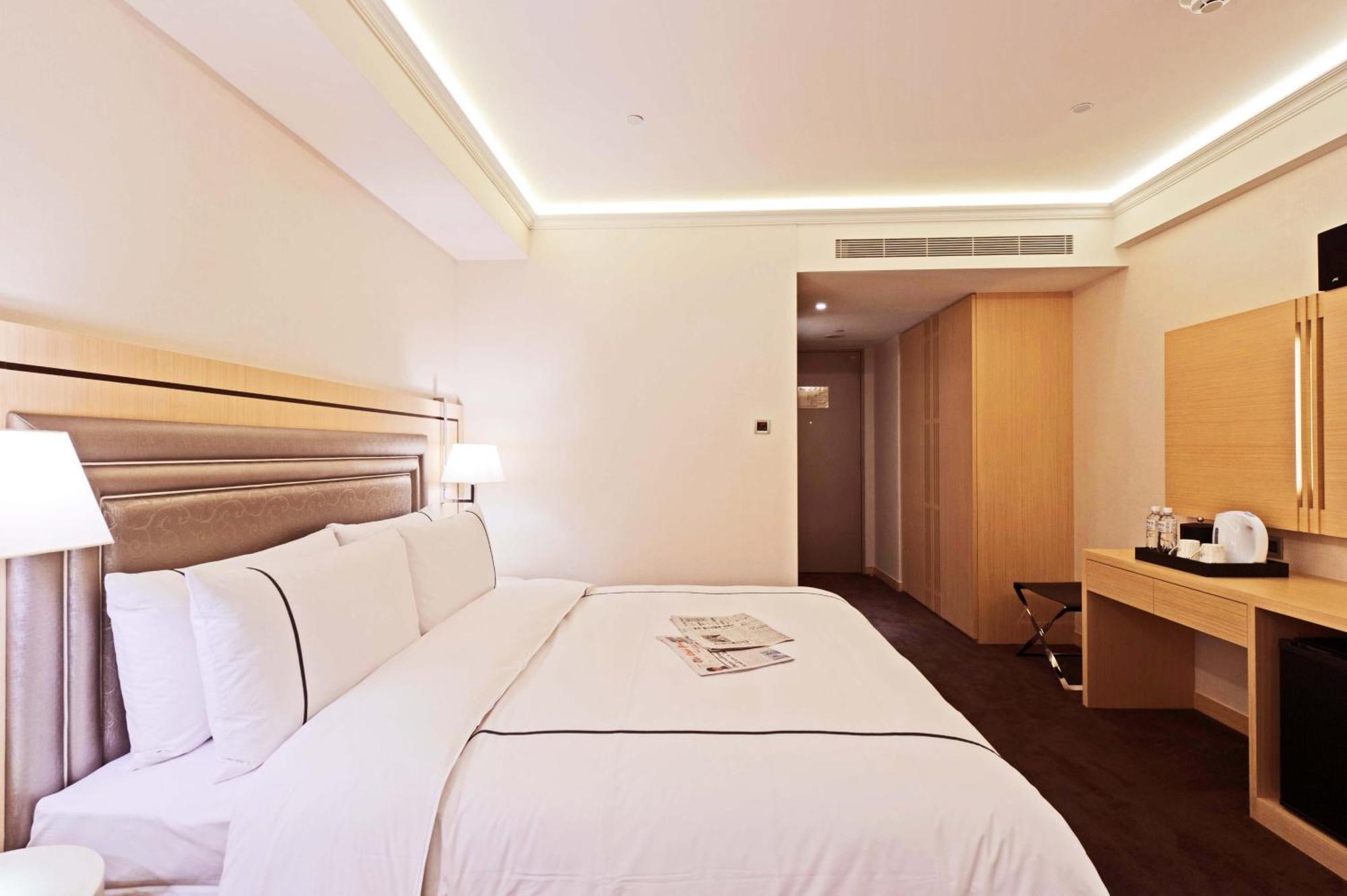 K Hotel Taipei Songjiang Bagian luar foto