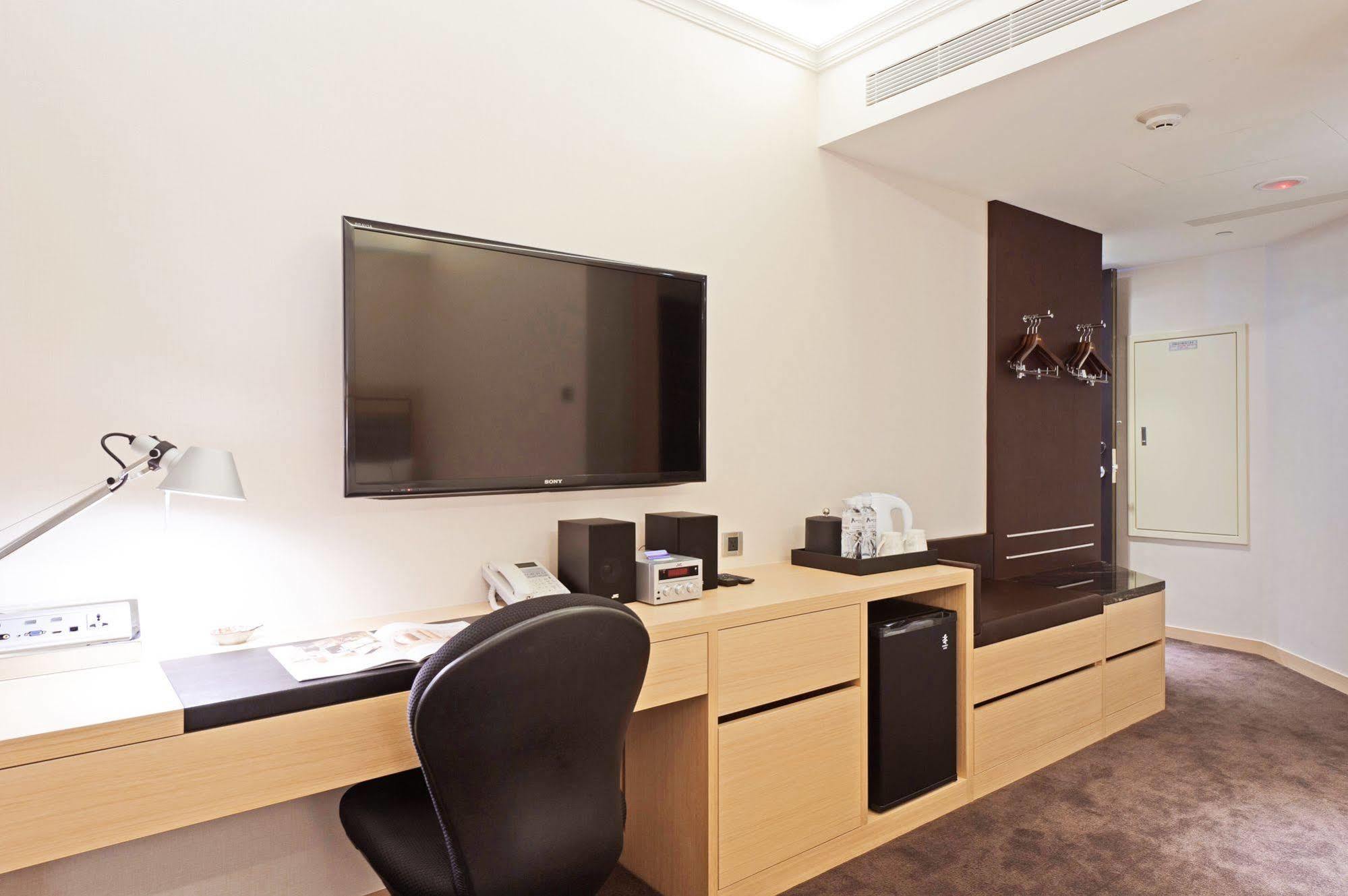 K Hotel Taipei Songjiang Bagian luar foto