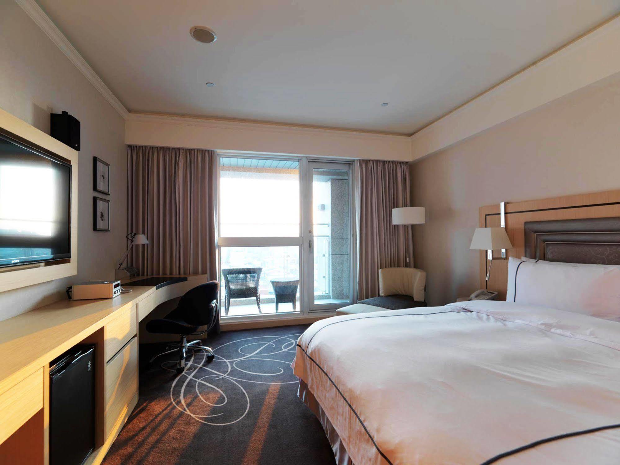 K Hotel Taipei Songjiang Bagian luar foto