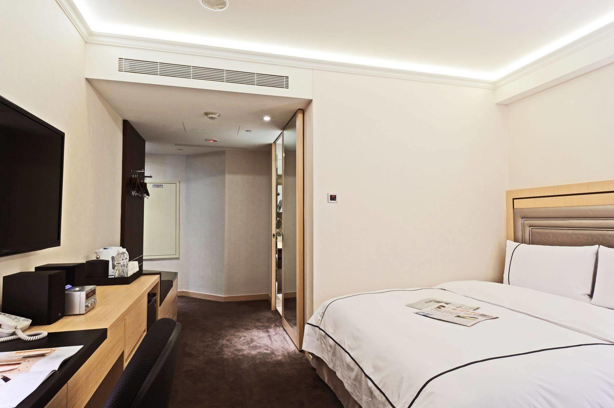 K Hotel Taipei Songjiang Bagian luar foto