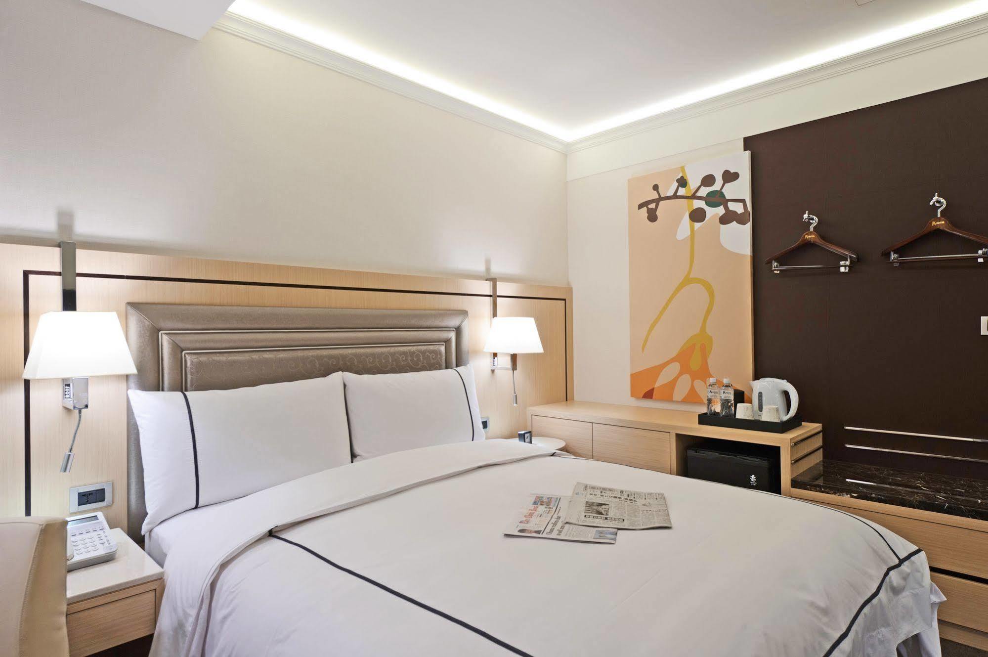 K Hotel Taipei Songjiang Bagian luar foto